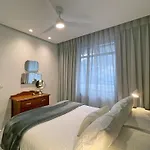 Luxurious Surf Apartment On Muizenberg Beach